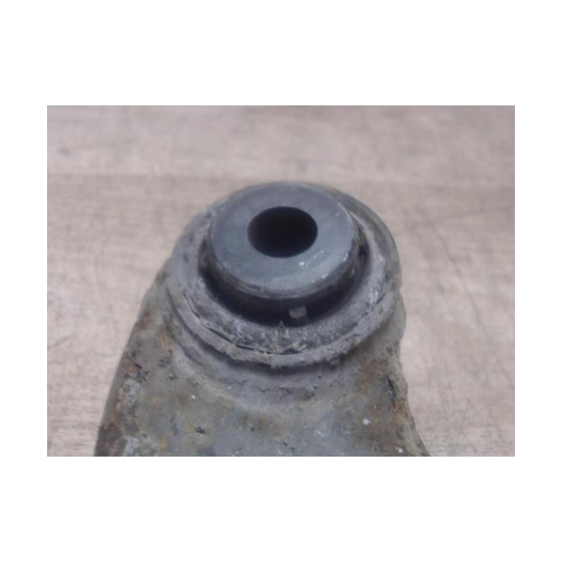 Triangle inferieur arriere droit AUDI A4 2 AVANT PHASE 2 BREAK d’occasion