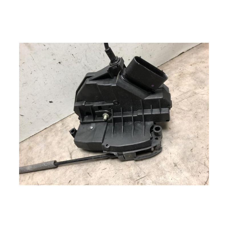 Serrure avant droit FORD FOCUS 3 PHASE 1 d’occasion