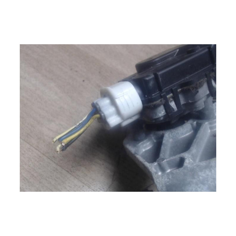 Moteur essuie glace avant TOYOTA YARIS 2 PHASE 1 d’occasion
