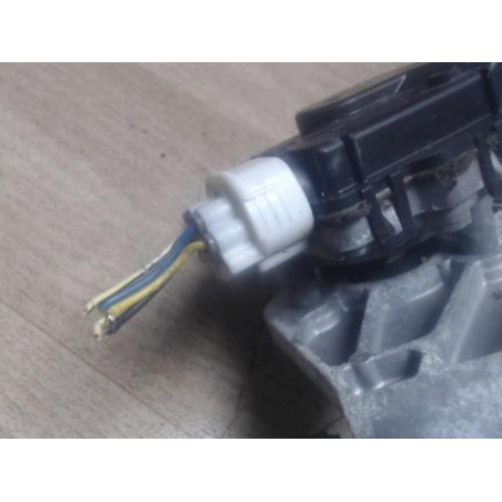 Moteur essuie glace avant TOYOTA YARIS 2 PHASE 1 d’occasion