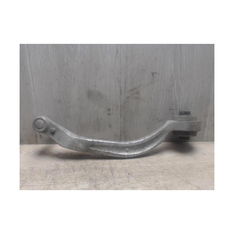Bras de suspension superieur avant gauche AUDI A4 2 AVANT PHASE 2 BREAK d’occasion