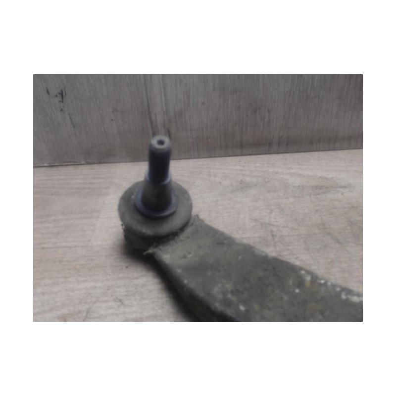 Bras de suspension superieur avant droit AUDI A4 2 AVANT PHASE 2 BREAK d’occasion