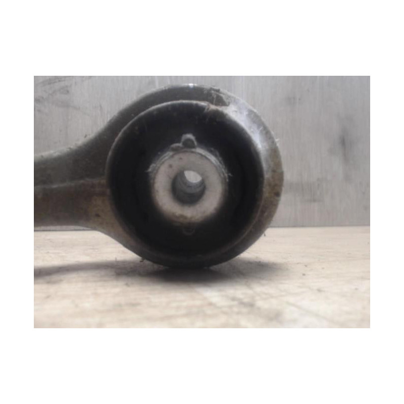 Bras de suspension superieur avant droit AUDI A4 2 AVANT PHASE 2 BREAK d’occasion