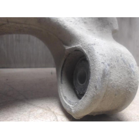Bras de suspension arriere gauche AUDI A4 2 AVANT PHASE 2 BREAK d’occasion