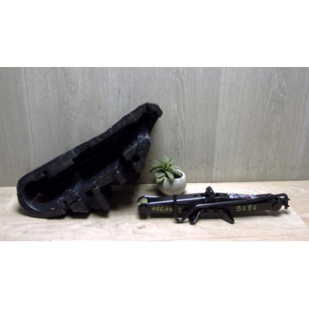 Cric (Ensemble depannage) RENAULT MEGANE 2 PHASE 2 d’occasion