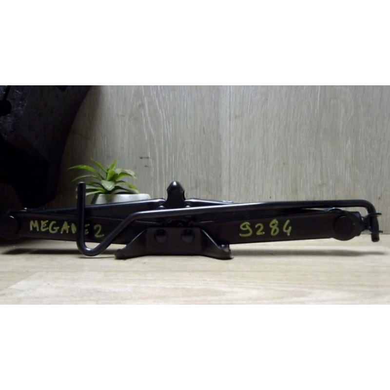 Cric (Ensemble depannage) RENAULT MEGANE 2 PHASE 2 d’occasion