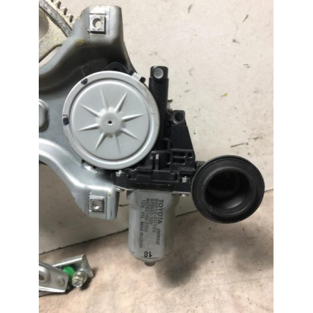 Leve vitre electrique avant droit TOYOTA YARIS 2 PHASE 2 d’occasion