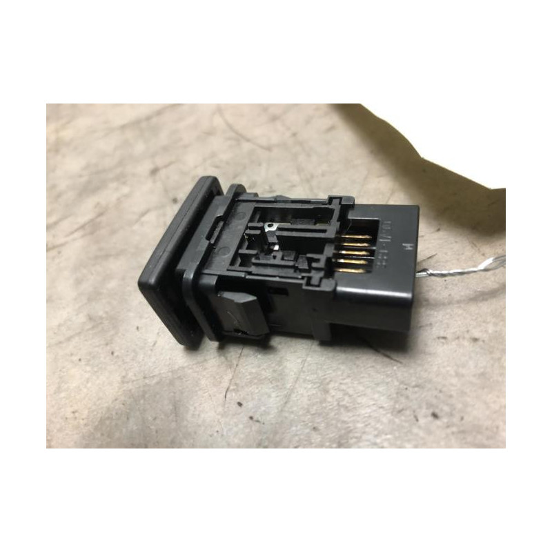 Bouton/Interrupteur TOYOTA YARIS 2 PHASE 2 d’occasion