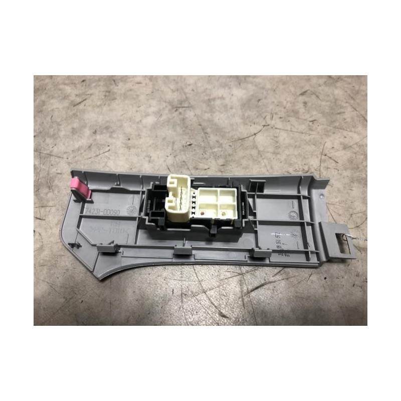 Interrupteur de leve vitre avant droit TOYOTA YARIS 2 PHASE 2 d’occasion