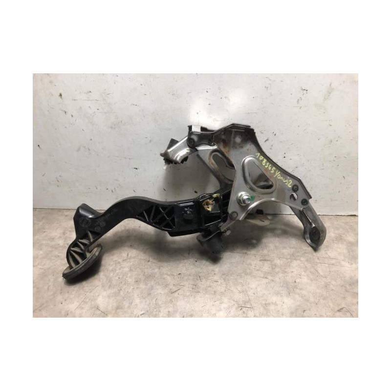 Pedalier d'embrayage TOYOTA YARIS 2 PHASE 2 d’occasion