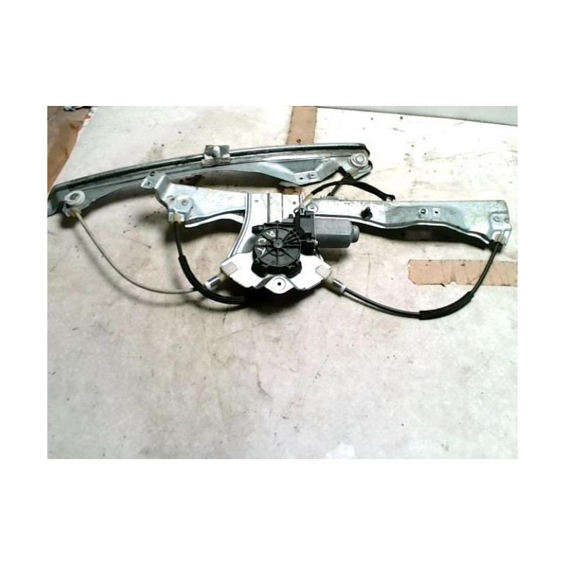 Leve vitre electrique avant gauche RENAULT CLIO 3 PHASE 1 d’occasion