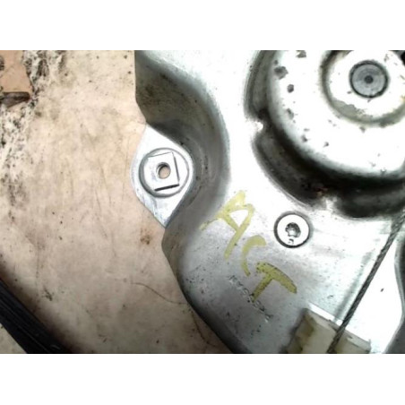 Leve vitre electrique avant gauche RENAULT CLIO 3 PHASE 1 d’occasion