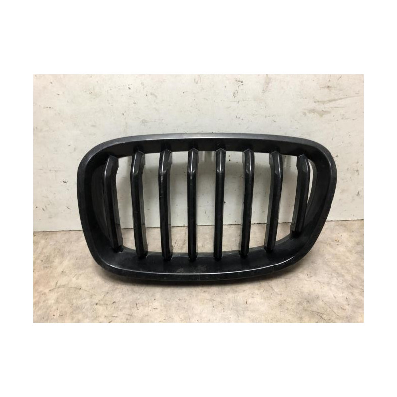 Grille de calandre gauche BMW SERIE 1 F21 PHASE 1 d’occasion