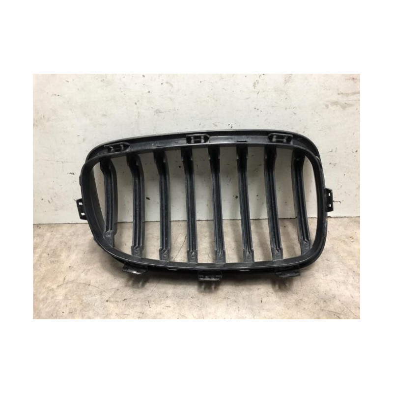 Grille de calandre gauche BMW SERIE 1 F21 PHASE 1 d’occasion