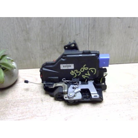 Serrure avant droit VOLKSWAGEN GOLF 5 d’occasion