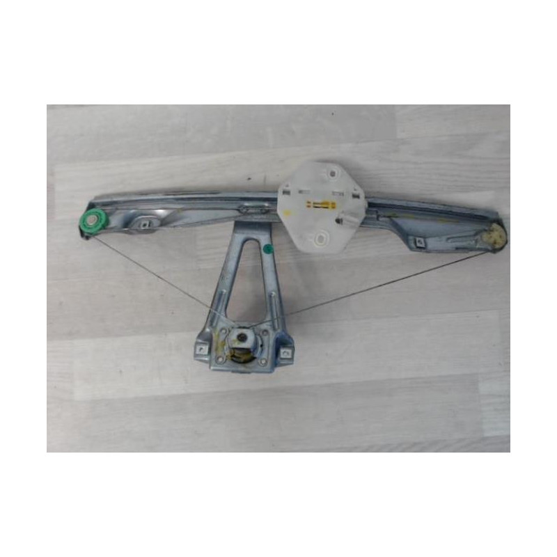 Leve vitre mecanique arriere gauche RENAULT CLIO 2 CAMPUS PHASE 1 d’occasion