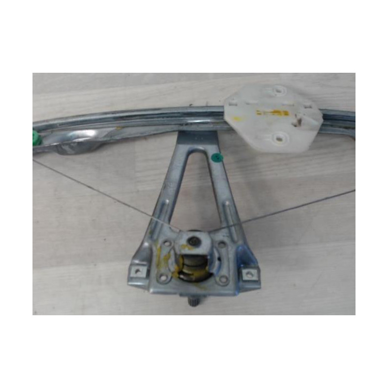 Leve vitre mecanique arriere gauche RENAULT CLIO 2 CAMPUS PHASE 1 d’occasion