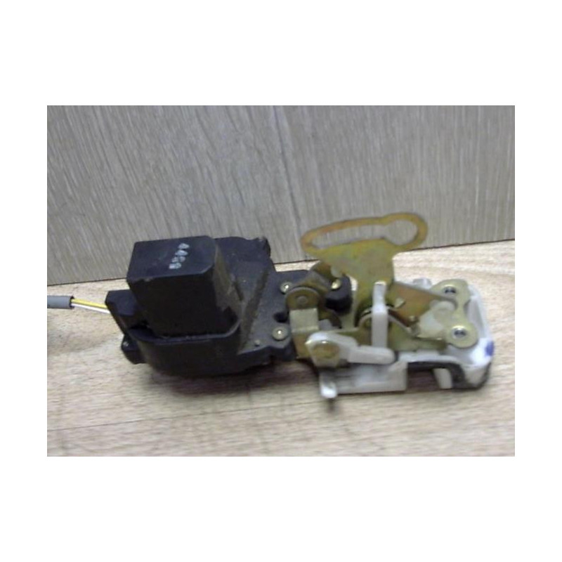 Serrure arriere droit ROVER 200 2 d’occasion