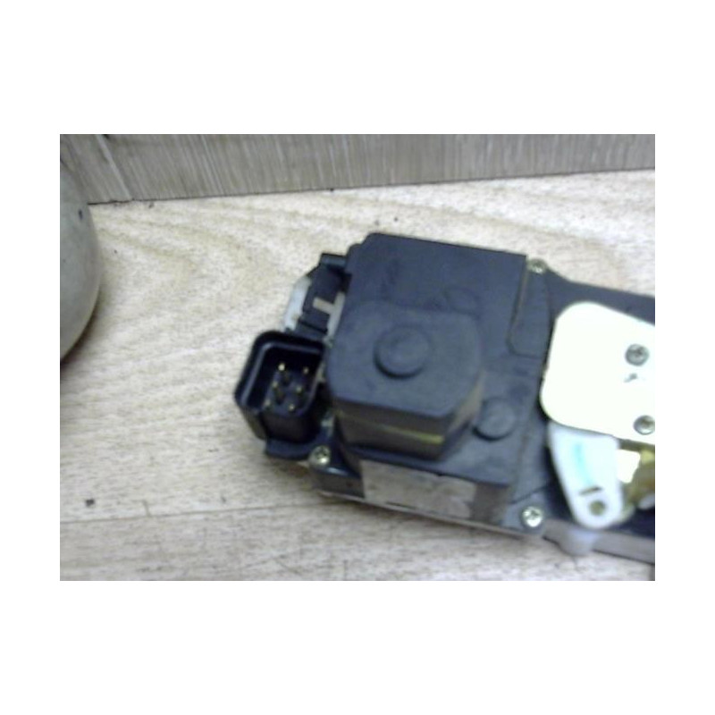 Serrure avant droit ROVER 200 2 d’occasion