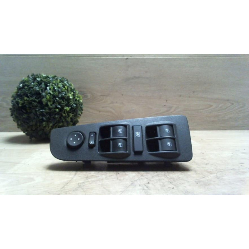 Interrupteur de leve vitre avant gauche FIAT BRAVO 2 d’occasion