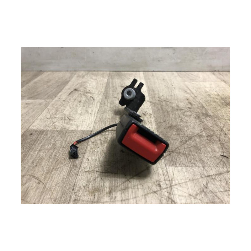 Attache ceinture arriere gauche MINI MINI 3 F54 CLUBMAN PHASE 1 BREAK d’occasion