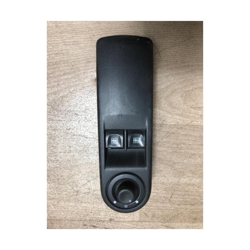 Interrupteur de leve vitre avant gauche RENAULT CLIO 4 PHASE 1 d’occasion