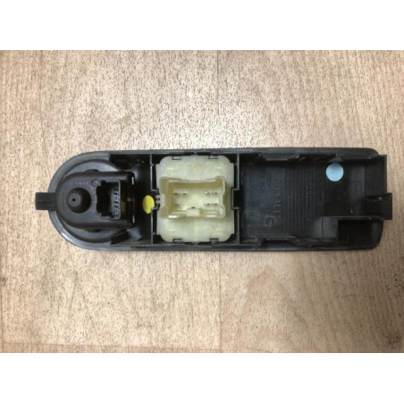 Interrupteur de leve vitre avant gauche RENAULT CLIO 4 PHASE 1 d’occasion