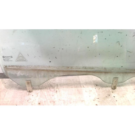 Vitre avant droit KIA CARNIVAL 2 d’occasion