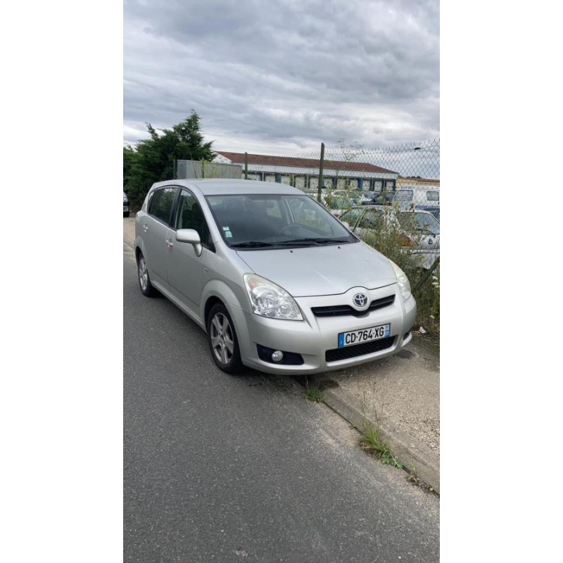 Platine feu arriere droit TOYOTA COROLLA VERSO 2 PHASE 2 d’occasion