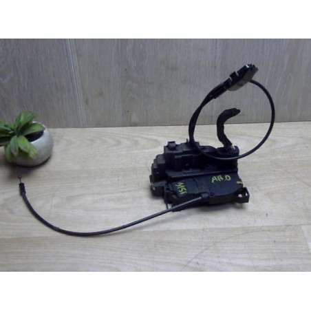 Serrure arriere droit RENAULT CLIO 3 PHASE 2 BREAK d’occasion