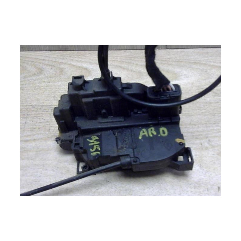 Serrure arriere droit RENAULT CLIO 3 PHASE 2 BREAK d’occasion