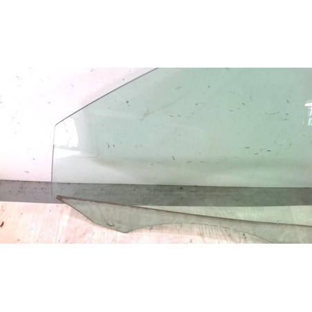 Vitre avant gauche AUDI A4 3 AVANT PHASE 1 BREAK d’occasion