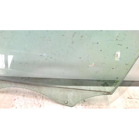 Vitre avant gauche AUDI A4 3 AVANT PHASE 1 BREAK d’occasion