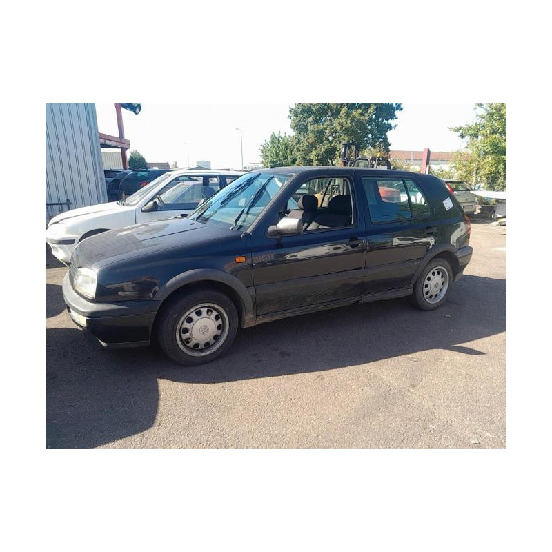 Vitre arriere gauche VOLKSWAGEN GOLF d’occasion