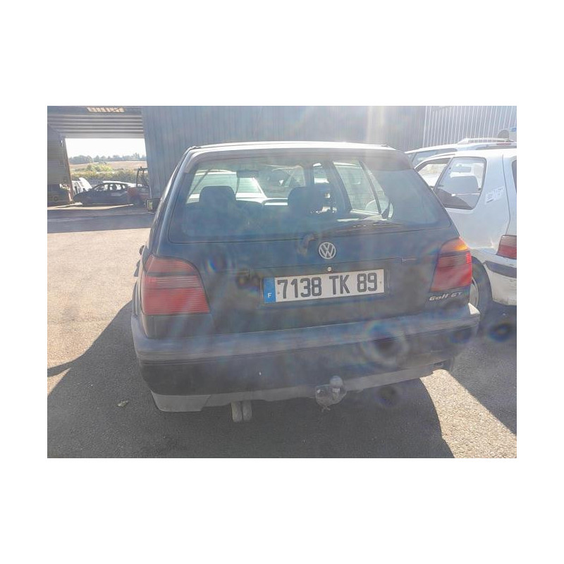 Vitre avant droit VOLKSWAGEN GOLF d’occasion