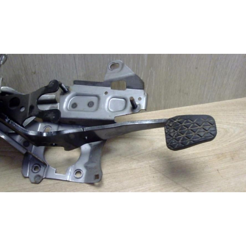 Pedalier d'embrayage FORD FIESTA 6 PHASE 2 d’occasion