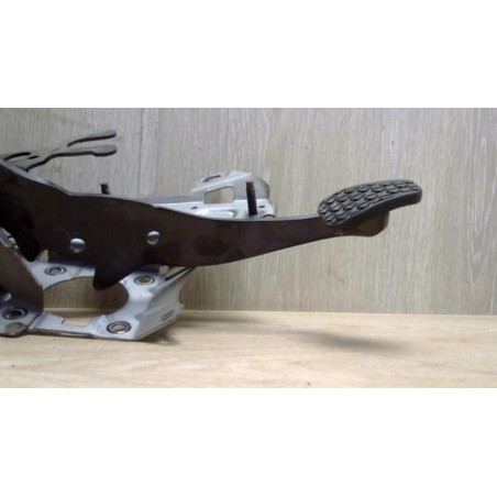 Pedalier d'embrayage FORD FIESTA 6 PHASE 2 d’occasion