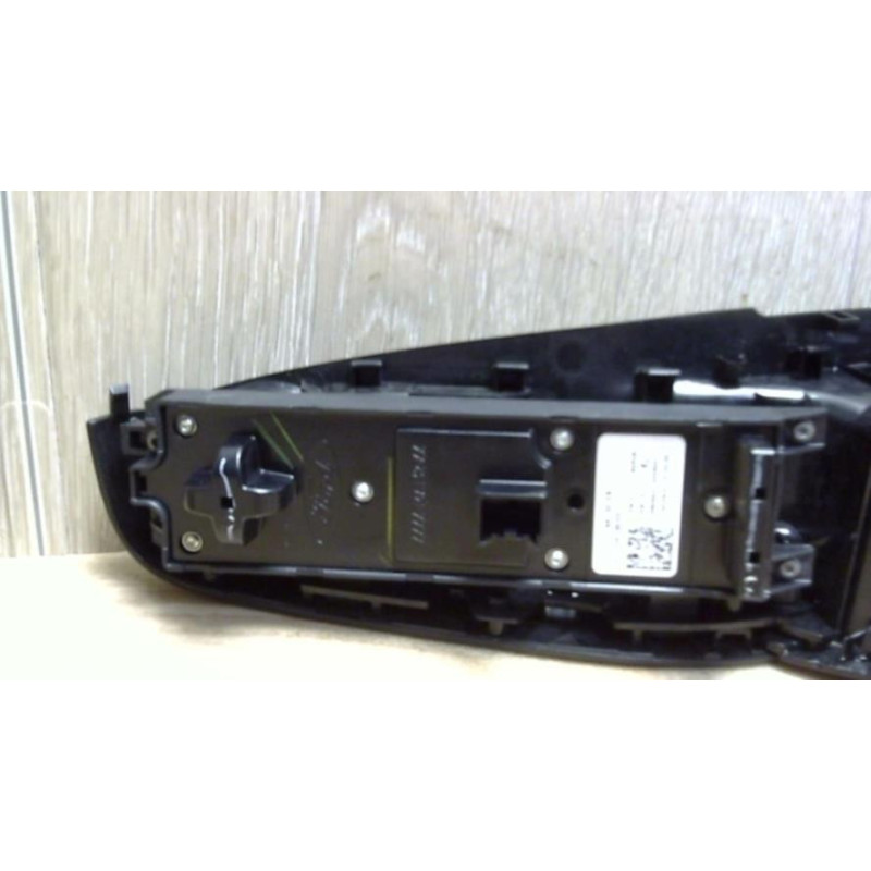 Interrupteur de leve vitre avant gauche FORD FIESTA 6 PHASE 2 d’occasion
