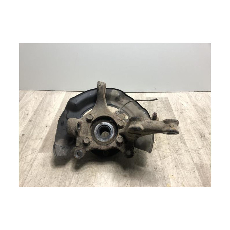 Fusee avant gauche TOYOTA RAV4 3 PHASE 2 d’occasion