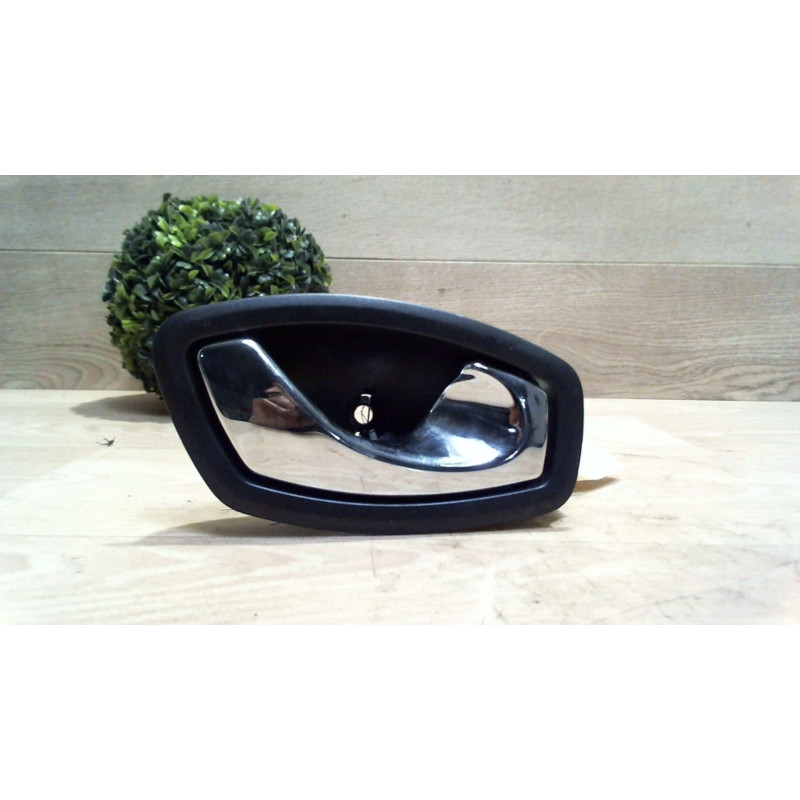Poignee interieur avant droit RENAULT MEGANE 3 PHASE 1 d’occasion