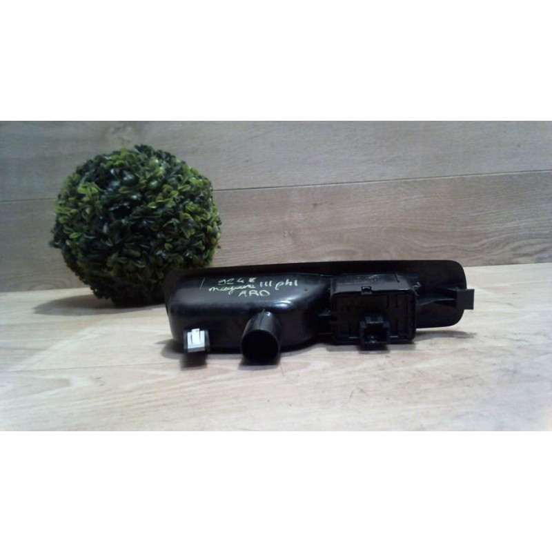 Interrupteur de leve vitre arriere droit RENAULT MEGANE 3 PHASE 1 BREAK d’occasion