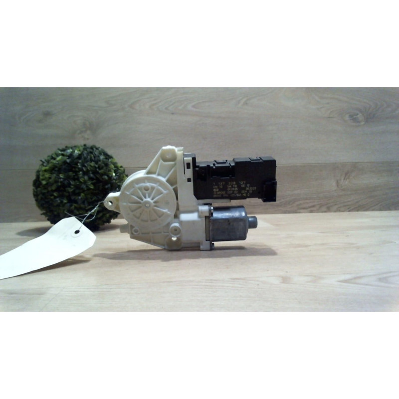 Moteur leve vitre avant droit PEUGEOT 407 PHASE 1 d’occasion