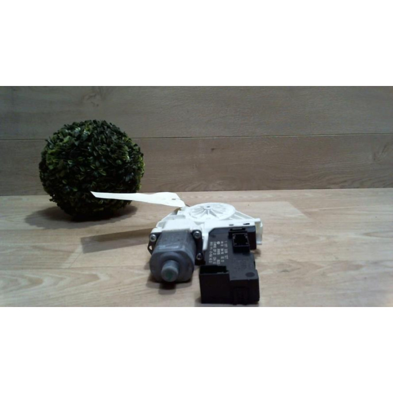 Moteur leve vitre avant droit PEUGEOT 407 PHASE 1 d’occasion