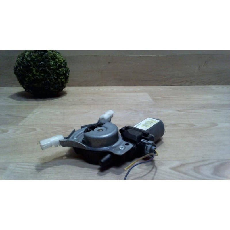 Moteur essuie glace avant droit NISSAN PRIMERA 4 d’occasion