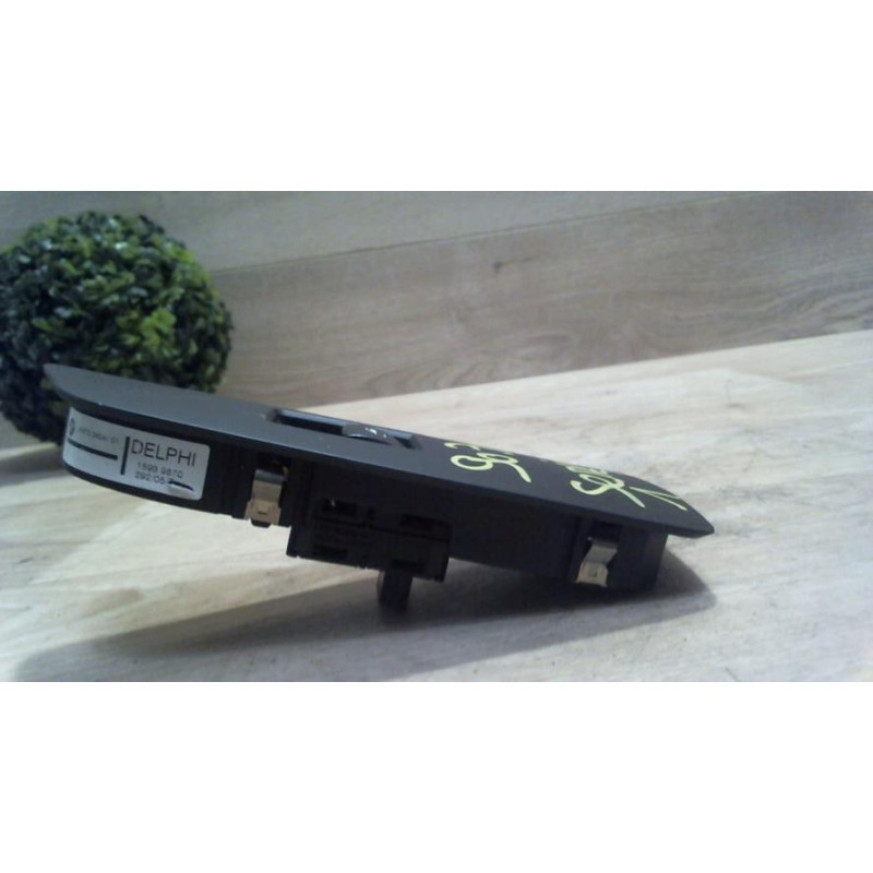 Interrupteur de leve vitre avant droit BMW SERIE 1 E87 PHASE 1 d’occasion