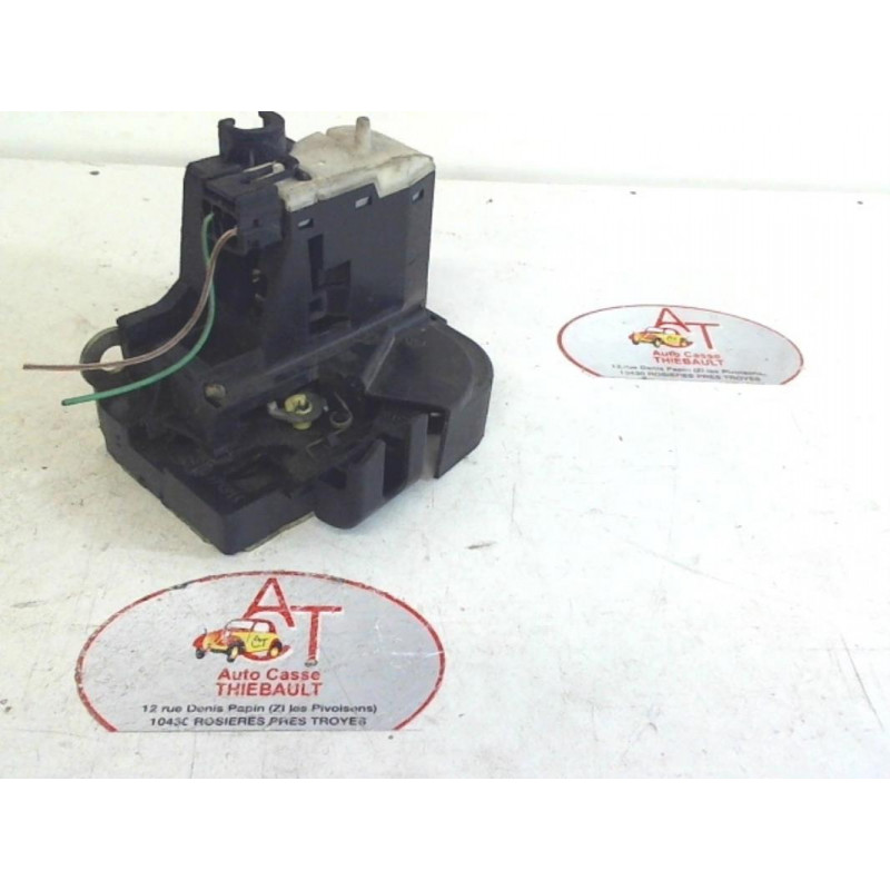 Serrure avant gauche RENAULT CLIO II PHASE 2 d’occasion