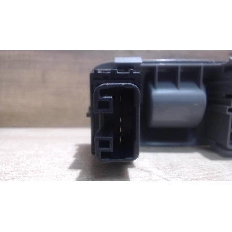 Commande de reglage hauteur de phare TOYOTA YARIS 1 PHASE 1 d’occasion