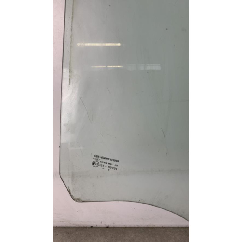 Vitre arriere droit DACIA SANDERO 1 d’occasion