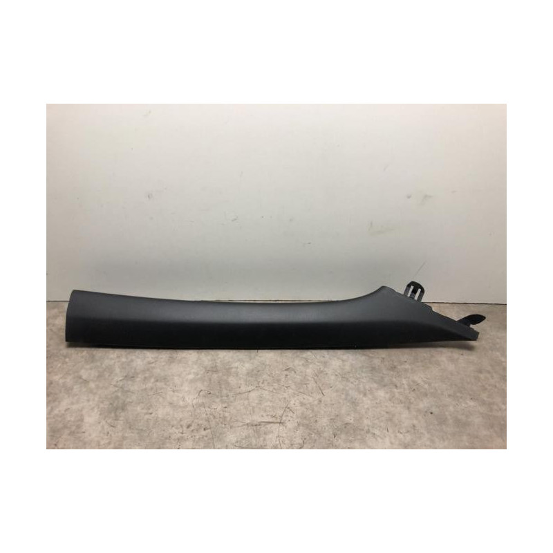 Garniture laterale arriere droite KIA CEE-D 3 PHASE 1 d’occasion