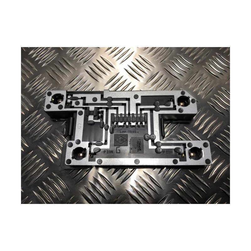 Platine feu arriere gauche RENAULT CLIO 1 PHASE 3 d’occasion